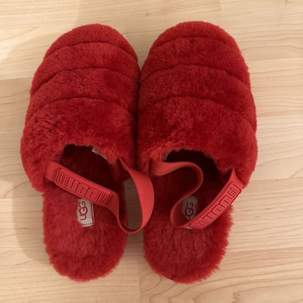 Ugg Size 9 Red Funkett Sandals